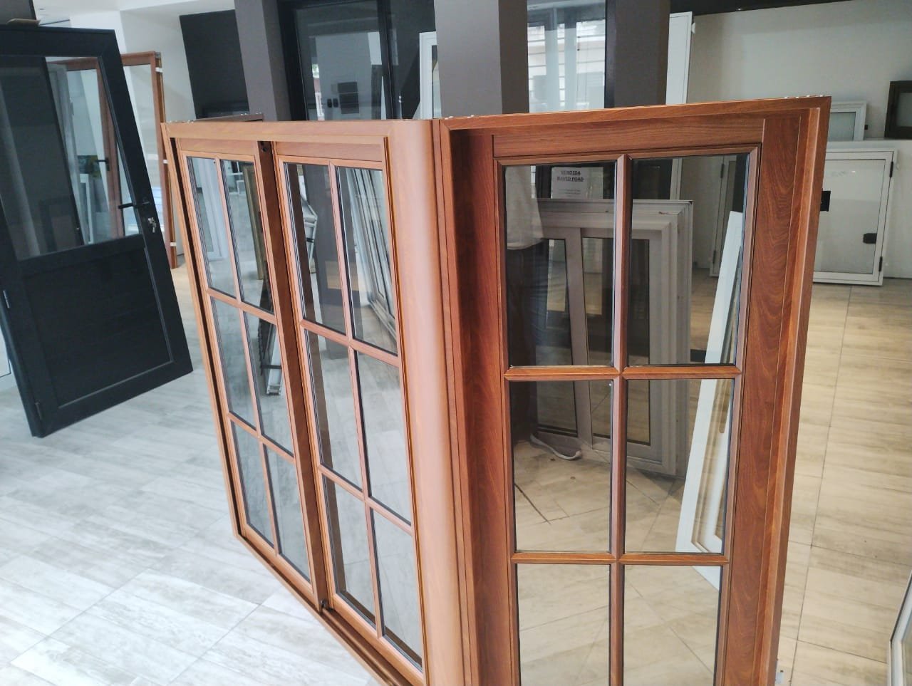 Ventana Bow Window – Elegancia Natural en Aluminio - Image 6