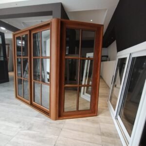 Ventana Bow Window – Elegancia Natural en Aluminio